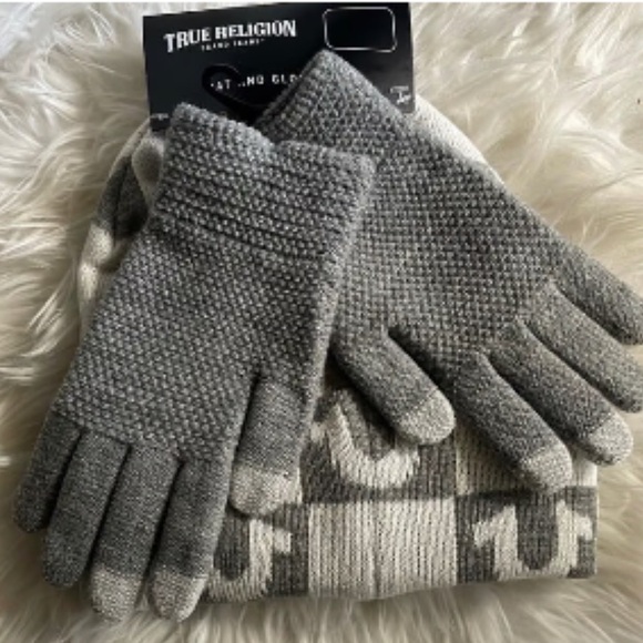 New with tags, True Religion hat and glove set - Picture 2 of 3